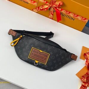 🪩 Louis Vuitton Discovery Bumbag